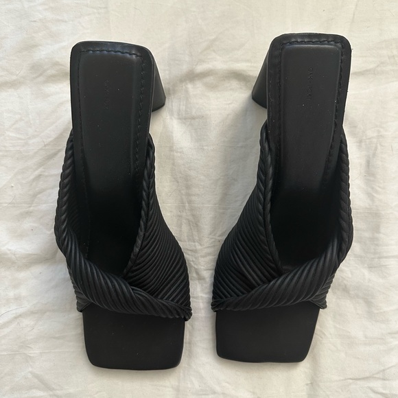 Oak & Fort Ribbed Twist Heels in Black - Picture 3 of 6